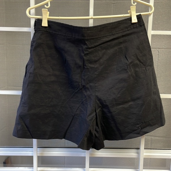 theory black taminara shorts size 6 - Picture 2 of 10